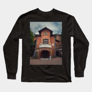 Manuc Bei Hunters House Long Sleeve T-Shirt